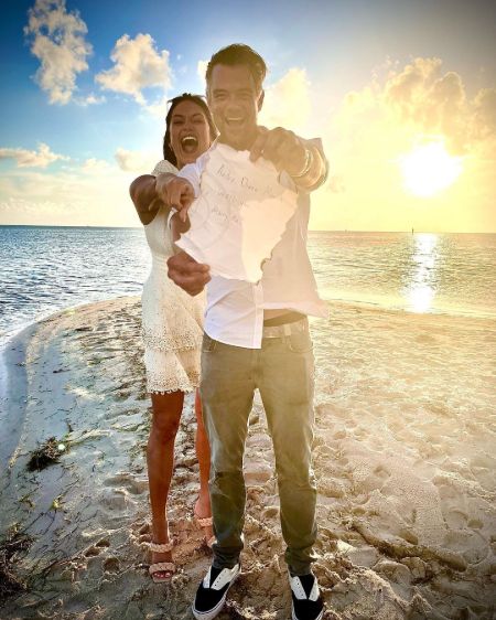 Josh Duhamel proposed Audra Mari in the beach during sunset.